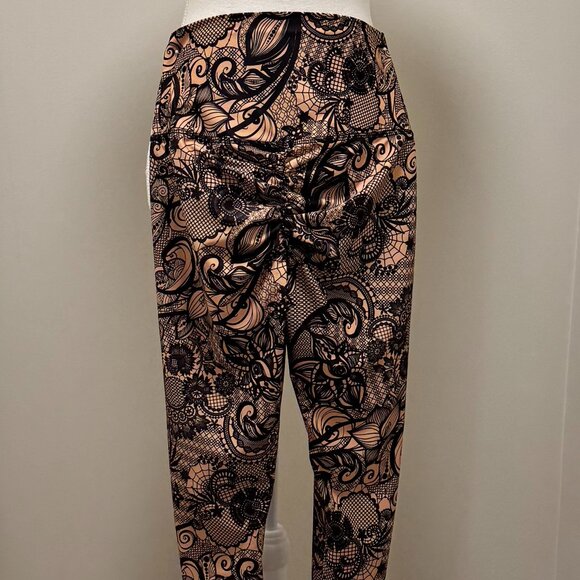 Woman's | ABS2B | Compressed |Cheeky|  Leggings - Picture 4 of 5